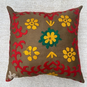 Vintage Silk Suzani Pillow Cover: Floral Embroidered Uzbek Cushion (50x50cm)