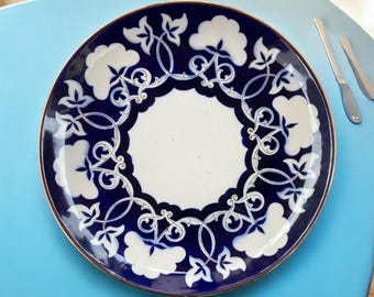 Plato de porcelana uzbeka hecho a mano: decoración de cerámica azul vintage (32 cm)