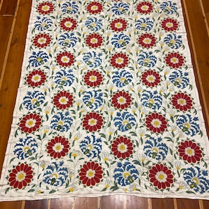 Tessuto Suzani in seta floreale: arazzo ricamato, 200 x 145 cm