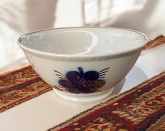 Handmade Vintage Ceramic Bowl: Uzbekistan Hand-Painted Decor (18cm)