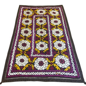 Lila Schwarz Handgemachte Seide Suzani - Usbekische Stickerei Tagesdecke - Buchara Wandbehang und Tischdecke - Boho Wanddeko Stoff, 228 x 144 cm