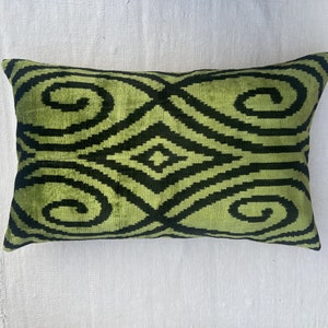 Large size Ikat Velvet Pillow, 64x40cm ,Silk Ikat Pillowcase, Ikat Cushion, Throw Pillows, Lumbar Pillows, Geometric Pillowcase, Boho Pillow