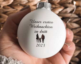 Weihnachtskugel personalisiert I Unser erstes Weihnachten zu dritt I Familie | Christbaumkugel | Weihnachtsgeschenk Lasergravur 6cm aus Glas