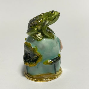 Collectible Thimble, Frog Figurine, Enamel Metal Thimble with Swarovski Crystals, Seamstress Gift