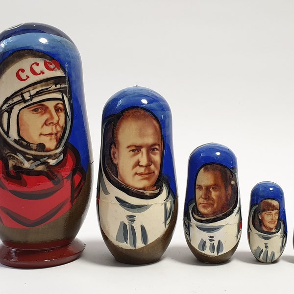 Poupées gigognes soviétiques, cosmonaute Youri Gagarine, poupée Matrioshka Babushka, poupées empilables du communisme 4,4 pouces (11 cm)