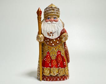 手彫りの木製サンタクロース、ウクライナの民芸品、クリスマスの装飾
