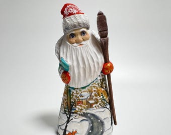 Handgesneden houten kerstmanbeeldje, houtsnijwerk Vadertje Vorst, Oekraïens kerstdecor (19 cm)