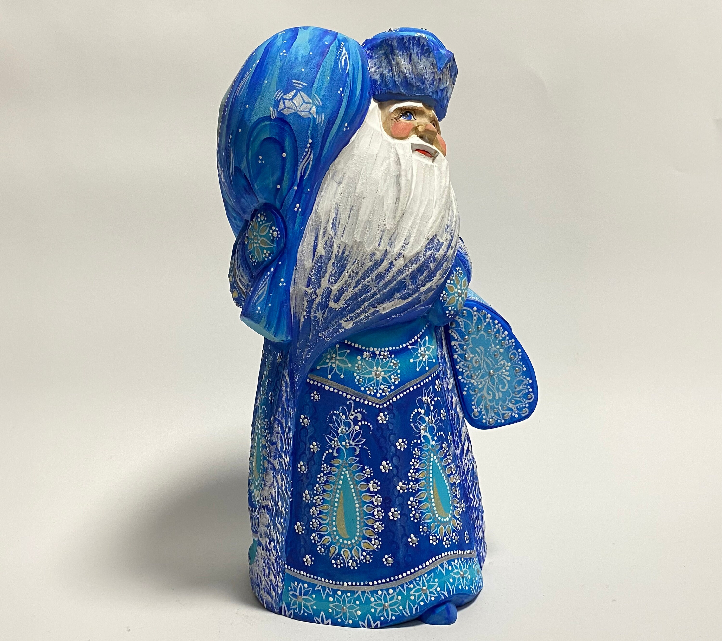 ウクライナのサンタクロース置物、手彫りの木製サンタ像、木彫り彫刻