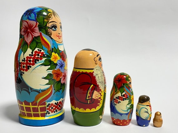 Ukrainian nesting dolls 2025