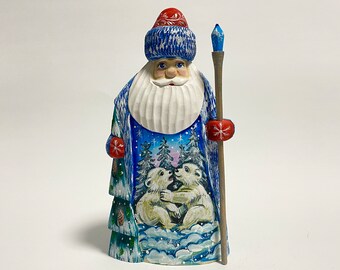 手彫りの木製サンタクロース、ウクライナの民芸品、クリスマスの装飾