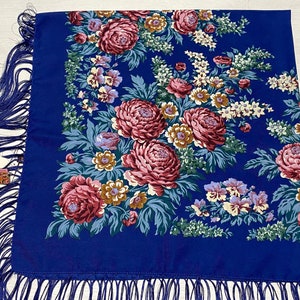Bufanda ucraniana con flecos, chal boho de piano Babushka, bufanda de cabeza cuadrada eslava, tela floral popular