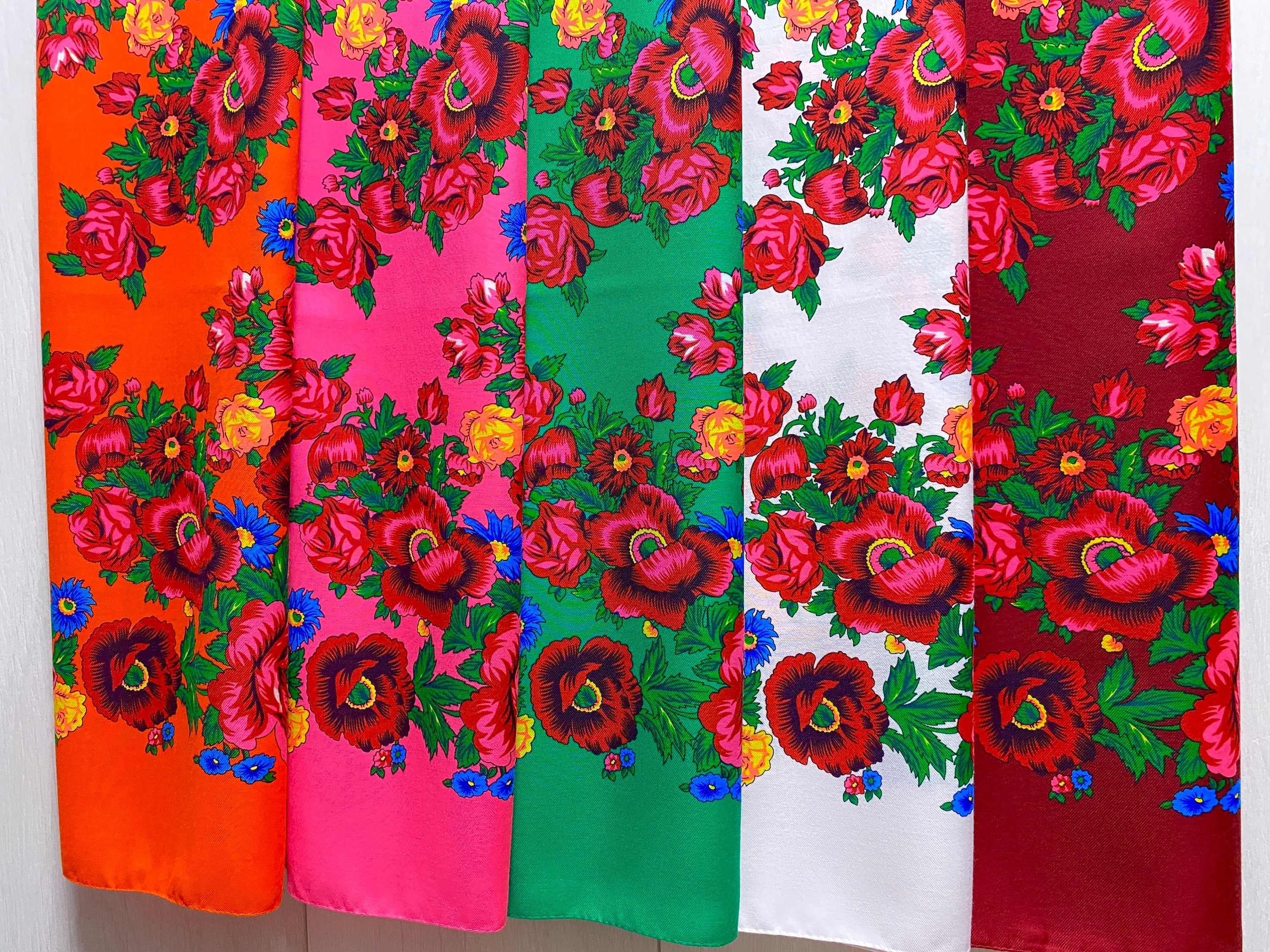 Ukrainian Kokum Scarf, Babushka Shawl, Slavic Square Head Scarf, Folk  Floral Fabric