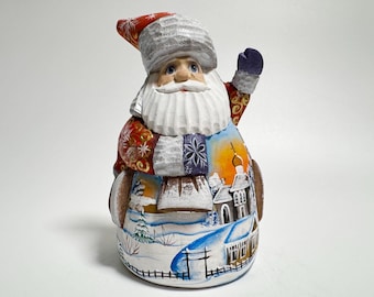 Handgesneden kerstman op zak, houten beeldje kerstman, houtsnijwerk Vadertje Vorst, Oekraïens kerstdecor 5,8 inch (14,5 cm)