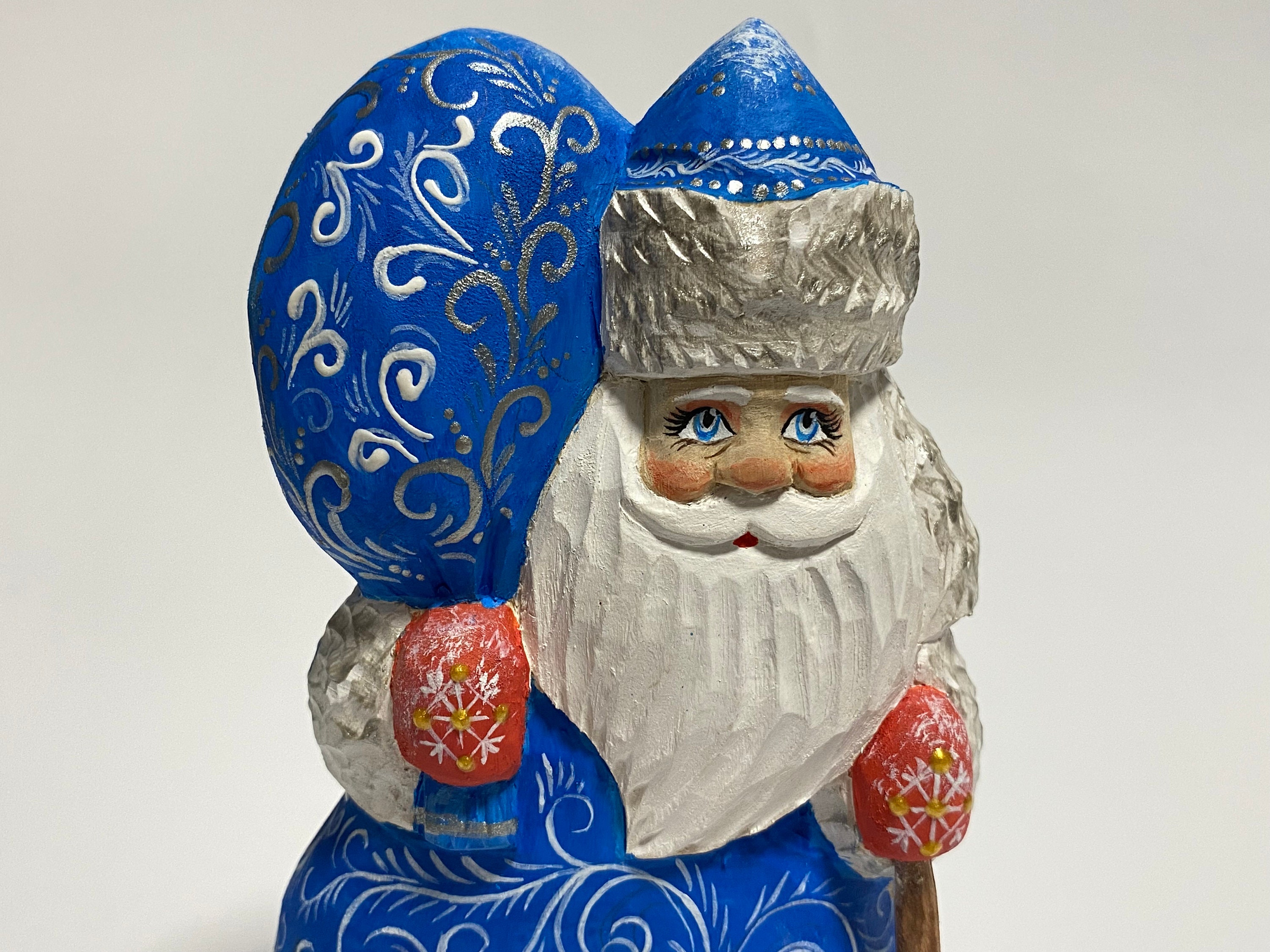 サンタクロース置物　ロシア　木彫り ロシアの木彫サンタクロース - メルカリ