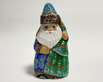 Handgesneden houten kerstmanbeeldje, houtsnijkunst, Oekraïens kerstdecor 16 cm (6,4 inch)