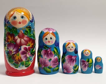 Nesting Dolls Matryoshka Babushka Doll Stapelpoppen 7 inch (18 cm)