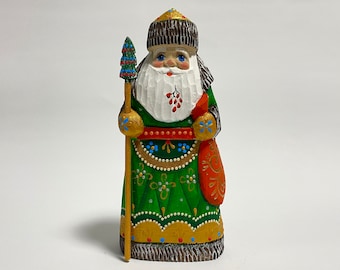 Handgesneden houten kerstmanbeeldje, houtsnijkunst, Oekraïens kerstdecor (19 cm)