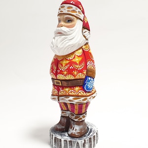 Wooden Santa Claus Figurine, Hand Carved Father Frost Figure, Old World Santa Wood Carving 7 inch (18 cm)