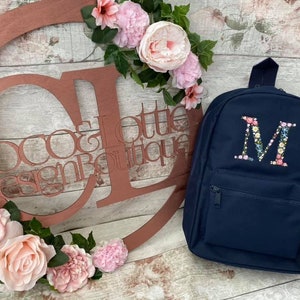 Mochila de diseño inicial floral personalizada bordada Mochila Niños Adultos Adolescentes Bolsa Flor Carta