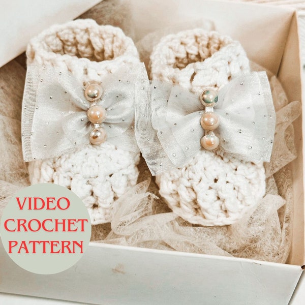 Crochet pattern baby booties, crochet christening gift , crochet baby shoes video tutorial  , newborn baby gift idea,baby shower gift infant