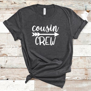 Cousin Crew Shirt, passende Cousin Shirts, Familienhemden, Cousin Shirts, Cousin Matching, Camping Shirt, Weihnachten Cousin Shirt