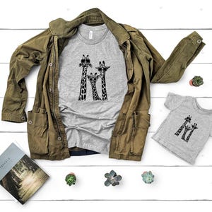 Giraffe mit Brille Shirt | Lustiges Shirt | Hemd Frau | Hemd Männer | Giraffe Reader | Buchliebhaber Shirt | Nerd Shirt | Geschenk T-Shirts