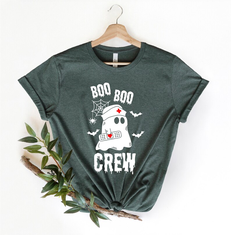 Maglietta Boo Boo Crew, Maglietta di Halloween per infermieri, Maglietta autunnale per infermieri, Maglietta spettrale per infermieri, Regalo per infermieri, Maglietta zucca per infermieri, Maglietta girocollo per infermieri immagine 3
