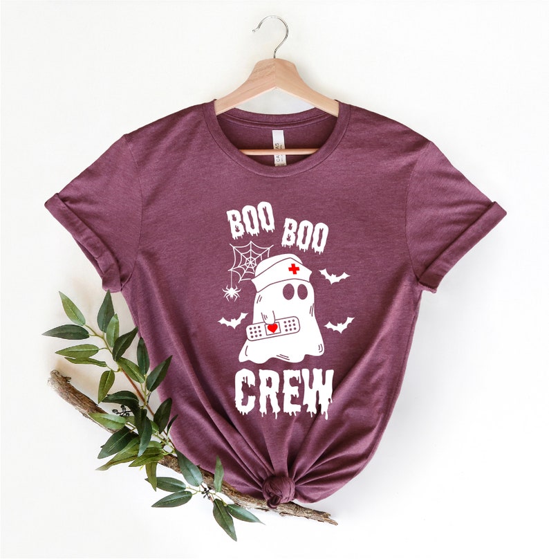 Maglietta Boo Boo Crew, Maglietta di Halloween per infermieri, Maglietta autunnale per infermieri, Maglietta spettrale per infermieri, Regalo per infermieri, Maglietta zucca per infermieri, Maglietta girocollo per infermieri immagine 4