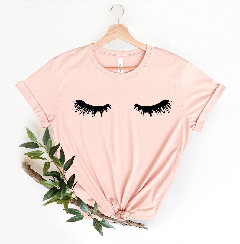 Wimpern T-Shirt, Damen Kurzarm Wimpern T-Shirt, Wimpern bedrucktes Trendy Shirt mit Rundhals, Lash Künstler Shirt, Geschenk für Lash Künstler Bild 2