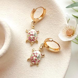 Boucles d'oreilles créoles tortues, créoles en or rose, motif animal marin kawaii