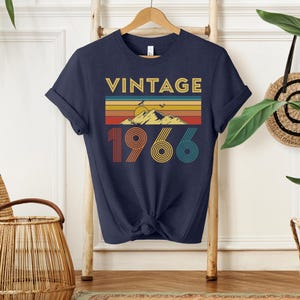 60th Birthday Queen T-Shirt: Vintage 1966 Gift