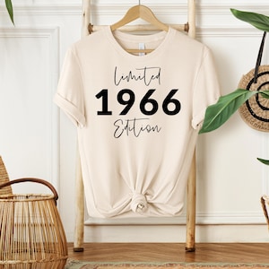 60th Birthday Gifts for Women, 60th Birthday Queen T-Shirt Ladies, Vintage Birthday Gift for Mum Grandma Gran Women's Birthday NATURAL