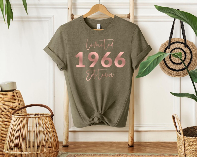 60th Birthday Gifts for Women, 60th Birthday Queen T-Shirt Ladies, Vintage Birthday Gift for Mum Grandma Gran Women's Birthday GREEN