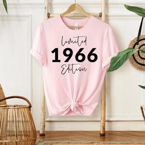 60th Birthday Gifts for Women, 60th Birthday Queen T-Shirt Ladies, Vintage Birthday Gift for Mum Grandma Gran Women's Birthday SOFT PINK