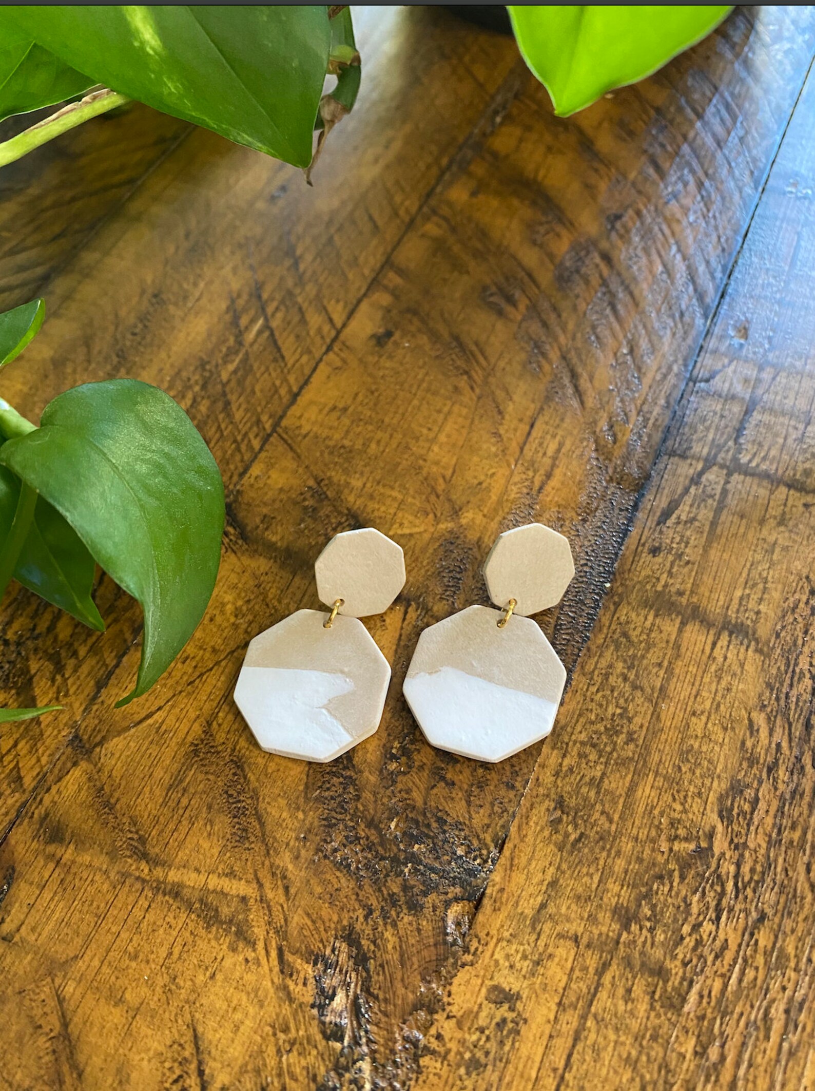 Hecho a mano Tan mármol hexagonal pendientes / arcilla de ...