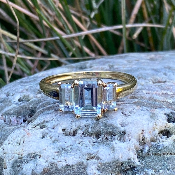 9ct gold aquamarine ring size O 7.25