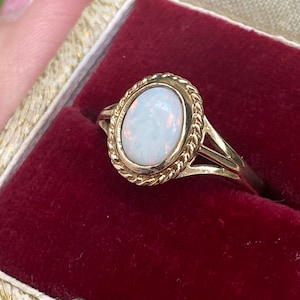 Vintage 9ct gold opal ring size K 1/2 5.75