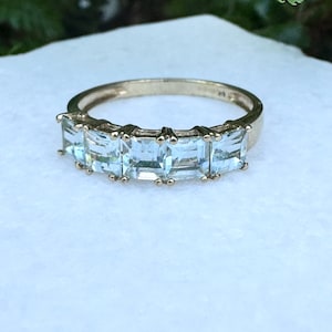 9ct gold half eternity aquamarine ring size S 9.25