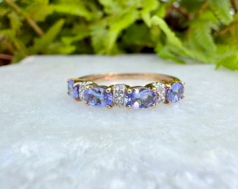 9ct gold tanzanite and diamond half eternity ring size P 7.75