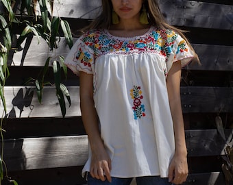Vintage one of a kind floral embroidered cotton white peasant long sleeve blouse women/'s size medium