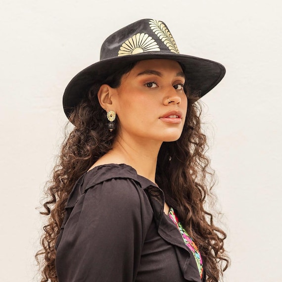 Hand Painted Vegan Suede Mexican Hat: Floral Artisan  display picture 3