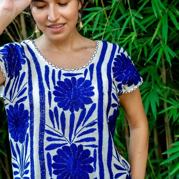 Mexican Hand Embroidered Huipil Top, Oaxaca Mexico Folk Style, Minimalist Mexican, Ethnic Floral, Vintage Style Peasant Tunic, Artisan Made