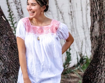 Mexican Hand Embroidered Tunic Top, Oaxaca Mexico Folk Style, Minimalist Mexican, Ethnic Floral, Vintage Style Peasant Tunic, Artisan Made