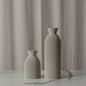 Vase Gi • taupe/light gray • waterproof • minimalist modern vases • 3D printing • made of plant material