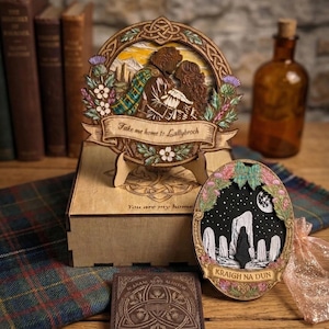 Peut inclure: Panneau en bois fait à la main avec le mot "Welcome" écrit dans une police fantaisiste. Le panneau peint en blanc présente une finition vieillie et un petit cœur décoratif. Parfait pour ajouter une touche rustique à une entrée.