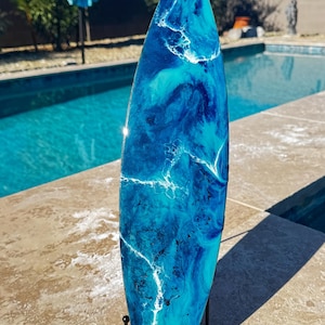 Art de planche de surf, résine époxy abstraite inspirée de l'océan, art mural de planche de surf
