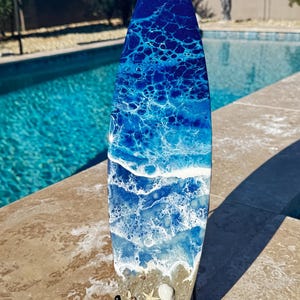 Déco murale planche de surf en résine époxy inspirée de l'océan Déco murale planche de surf inspirée de l'océan