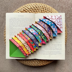 Set van 10, 25 gemengde origami hoekbladwijzers 7,5 x 7,5 cm / Mix Match Cadeaukaart Verjaardagsinzetstuk kousvuller Japans