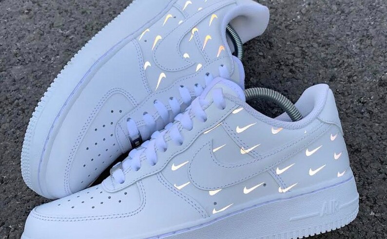 nike swoosh tick