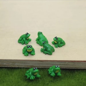 Mini Frog Figurines Miniatures Garden Decoration Home Resin Little Green Frog 1:12 Doll House Accessories- Pack of 5